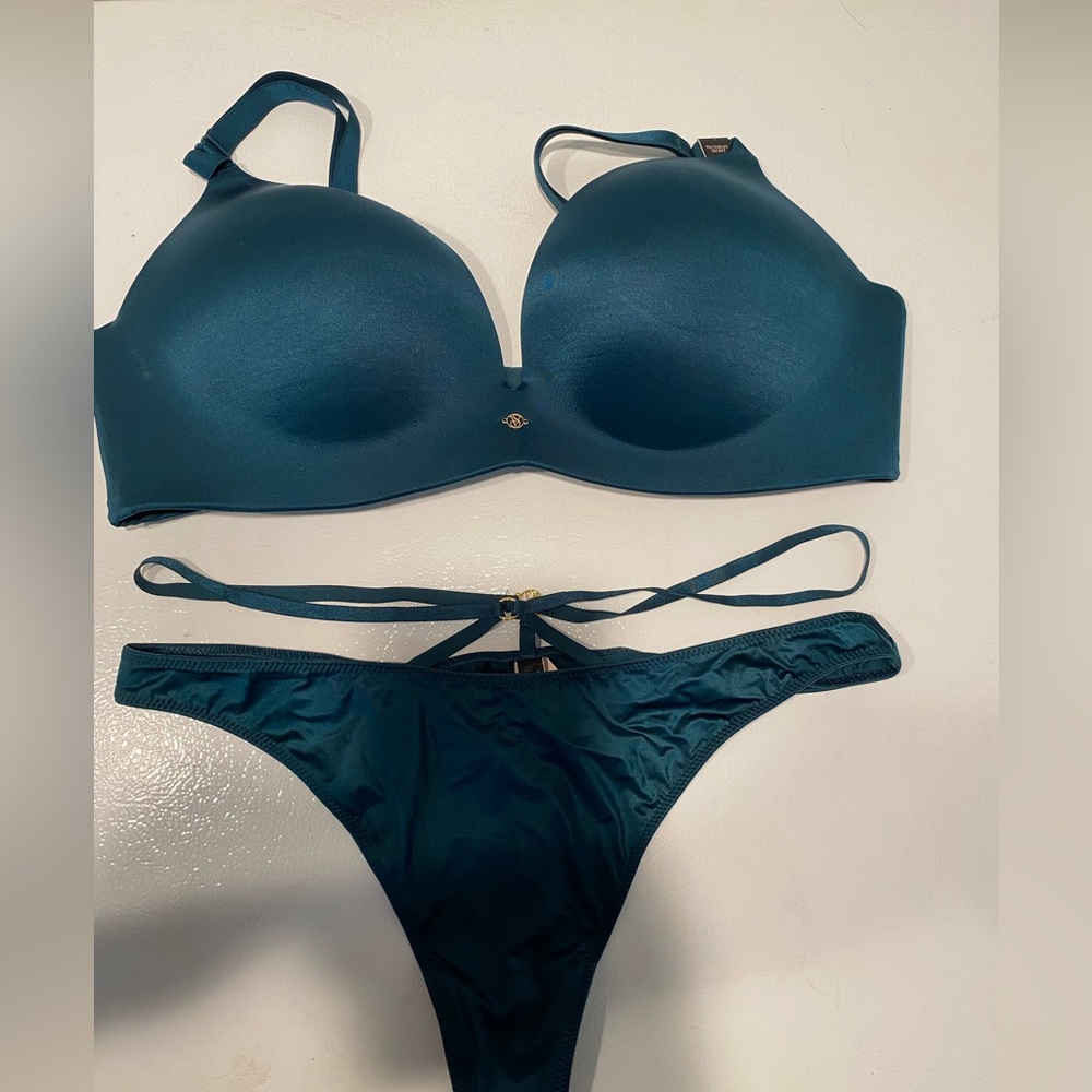 Victoria’s Secret So Obsessed Wireless Push-up Bra and Panty Set